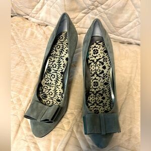 Grey suede Anne Klein heels. Slightly worn.